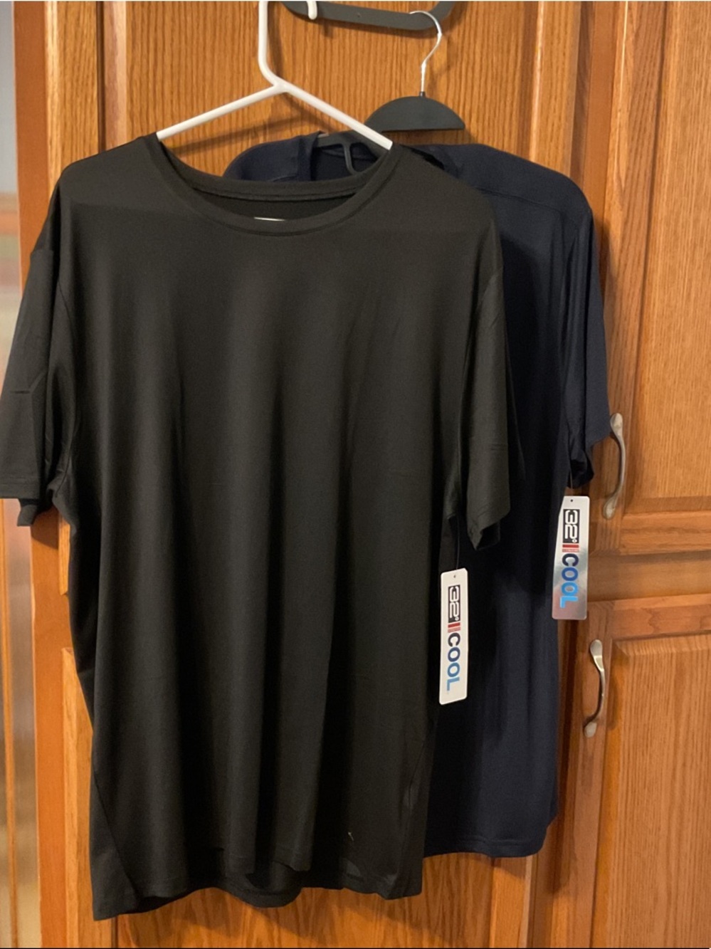 BE COOL 32 degree Men's Short Sleeve Tees - Black and Navy NWT